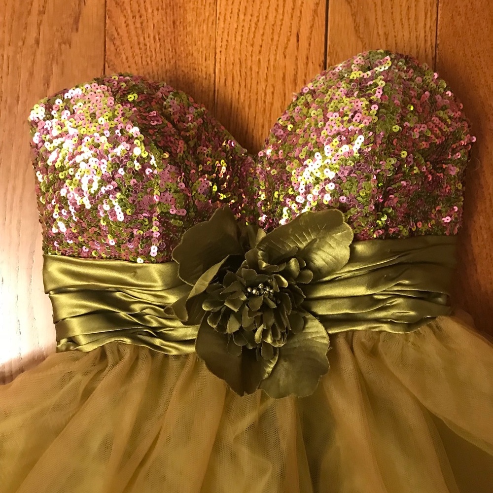 Strapless, sweetheart neck prom dress